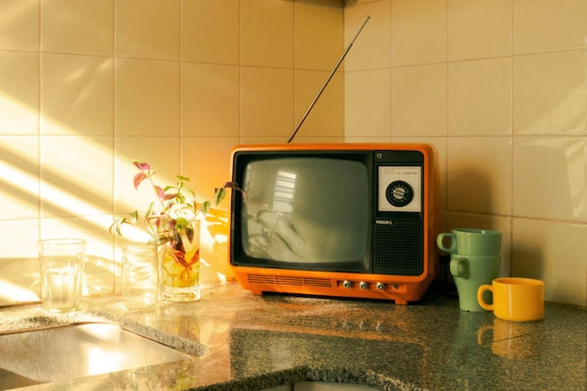 Vintage TV Gerät in der Küche