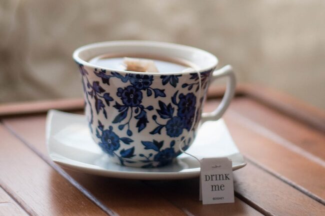 Teetasse auf einem Tisch