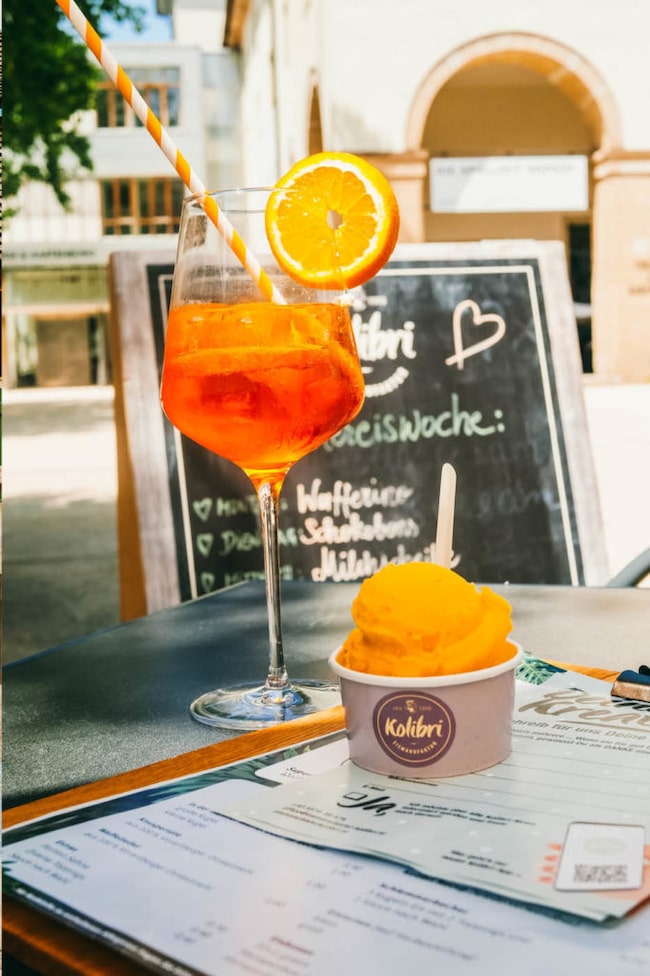 Eis und Aperol spritz im Kolibri in Bregenz