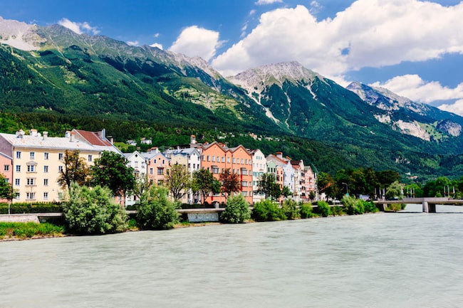 Sightseeing in Innsbruck Häuserzeile am Inn