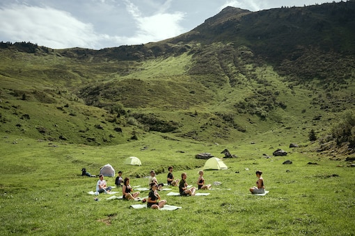 Mit Yoga im alpinen Gelände bewusst ankommen und durchatmen.