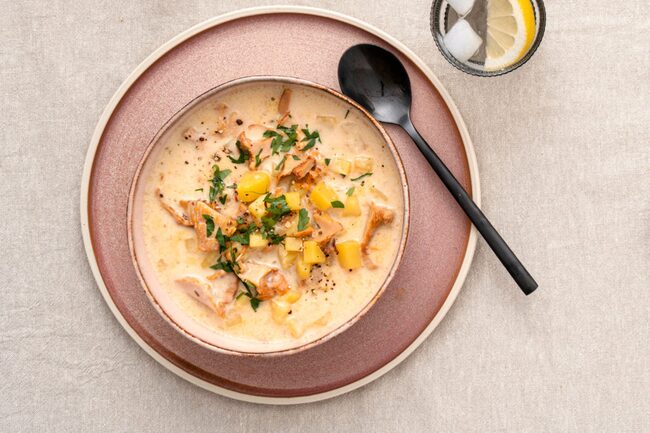 Eierschwammerlsuppe mit Kartoffeln