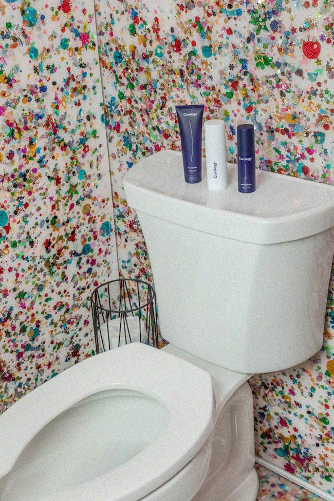 Toilette mit Konfetti