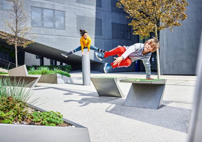 Parkour, Frau, Junge, Bank, Säule