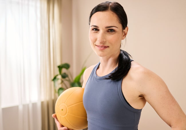Anna Veith mit Medizinball
