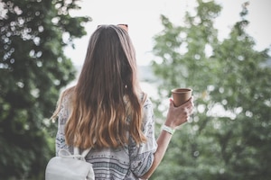 Haare, Frau, Kaffeebecher, Natur, Rückseite, Rucksack, Shampoo, carpe diem