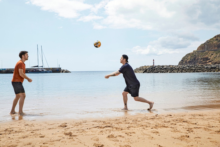 Meer, Sandstrand, Boote, Steinküste, Volleyball, Männer, Sandstrand, Sport