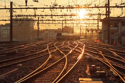 Bahnhof, Gleise, Verschub, Zug, Lock, Wohnhäuser, Sonnenuntergang