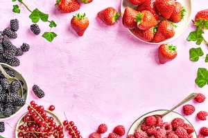 Erdbeeren, Brombeeren, Ribisel, Himbeeren, Efeu