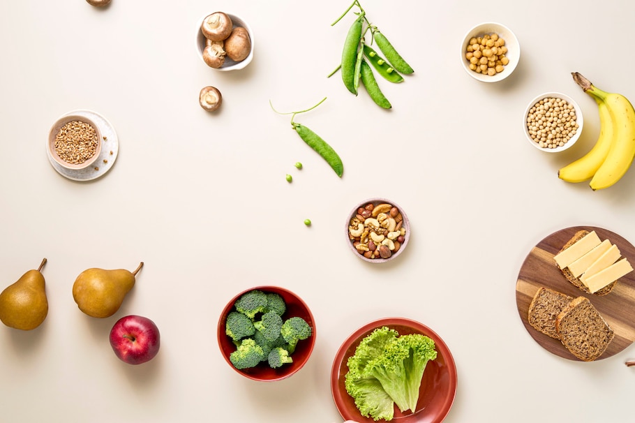 Spermidin, Körner, Nüsse, Salat, Brokkoli, Erbsen, Käse, Brot, Birnen, Äpfel, Bananen, Champignons