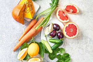 Hokkaido, Karotten mit Karottengrün, Grapefruit, Melanzani, Gurken, Blattspinat, Zitronen, Süßkartoffel