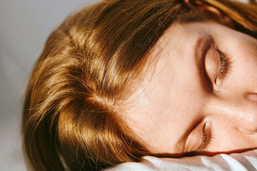 Powernap, schlafende Frau, Bewusstsein, Erholung