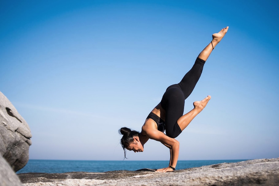 Frau, Handstand, Eigengewicht, Yoga