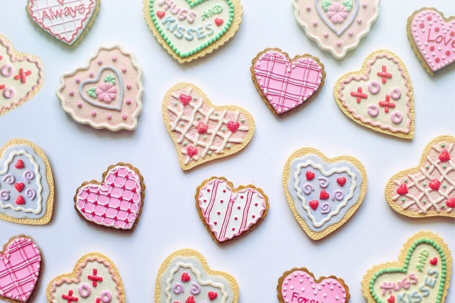Was Liebe ist? Zum Beispiel selbstgebackene Kekse in Herzform, bunt verziert