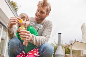 Vater, Tochter, Spielen, Seifenblasen, Entwicklung, Vorbild, Spass