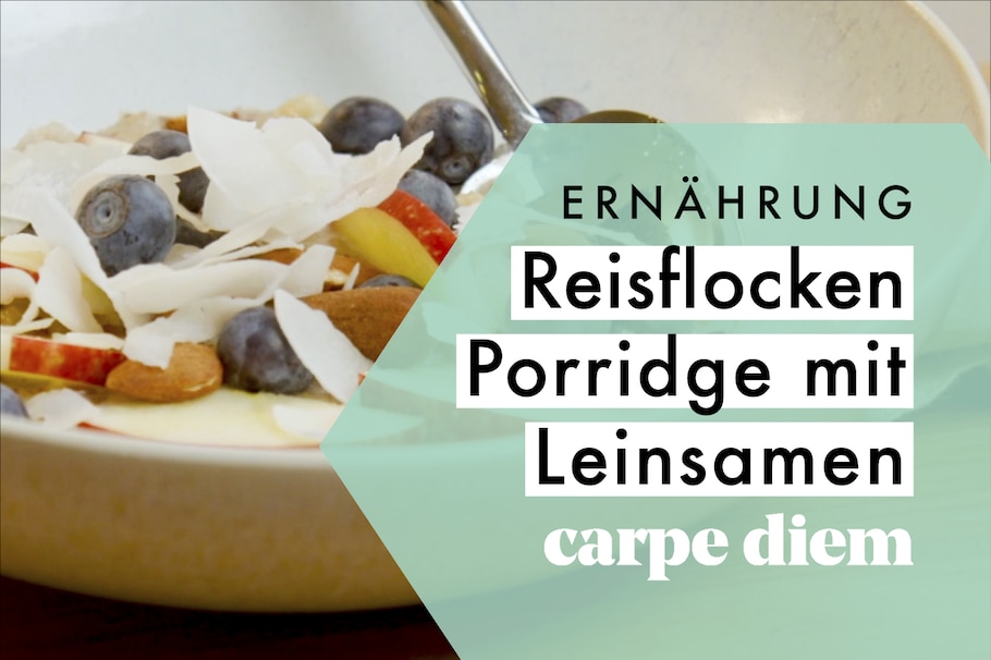 Reisflocken-Porridge mit Heidelbeeren und Leinsamen