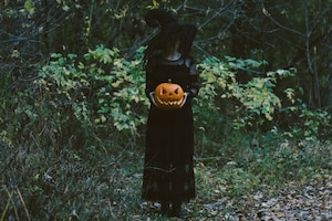 Halloween, Hexe, Kostüm, Wald, Kürbis, geschnitzt