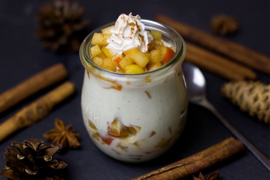 Bratapfel, Rezept, Glas, Joghurt, Vanilleeis