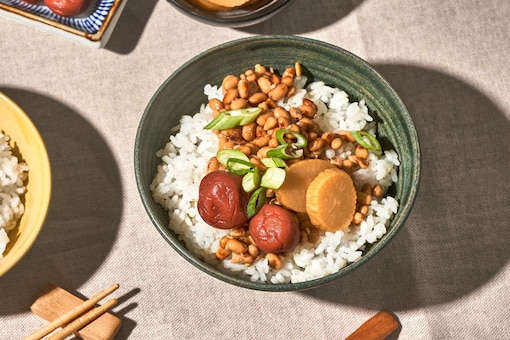 Nattō, Reis, Pflaumen, Frühlingszwiebel, Rettich, fermentiertes Gemüse, japanisch essen, Carpe Diem Rezept