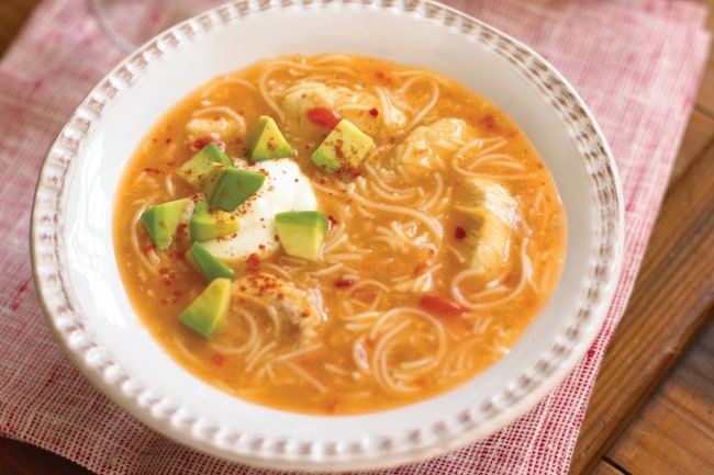 Mexikanische Nudelsuppe mit Avocado und Hendl: Ein gutes Suppenrezept