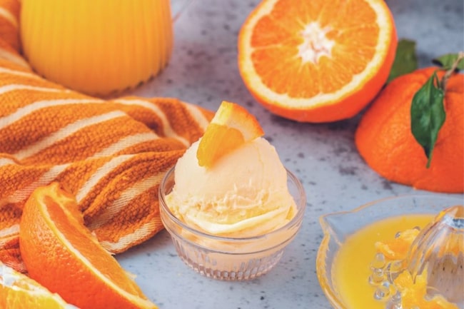 O-Eis selber machen mit Orangen und Orangenpresse - ein Rezept aus dem Buch "Eis aus dem Wunderland"