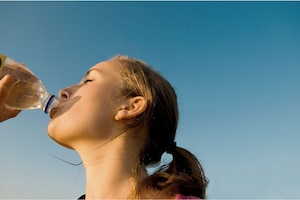 Frau, Wasser trinken