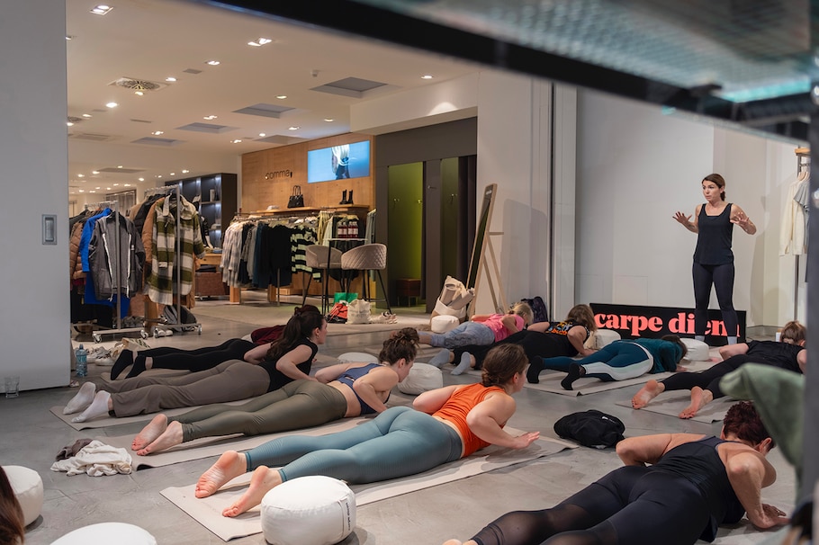 comma event mit carpe diem, alle beim yoga