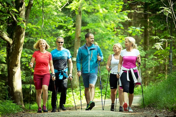 Walker mitten im Wald