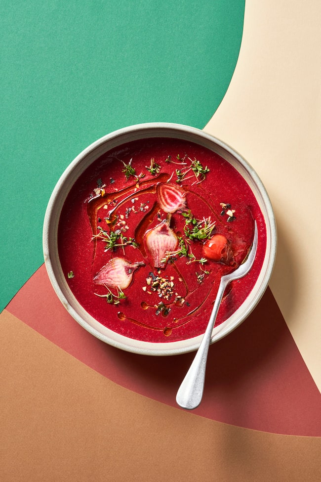 Rote Rübensuppe mit Kardamom