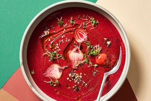 Rote Rübensuppe mit Wintergewürzen