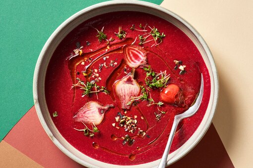 Rote Rübensuppe mit Wintergewürzen