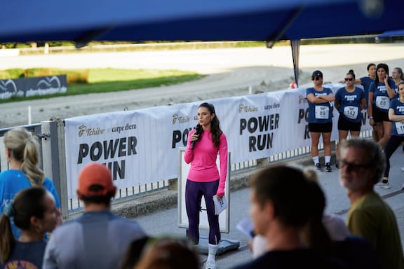 Alina Marzi moderiert den POWER RUN.