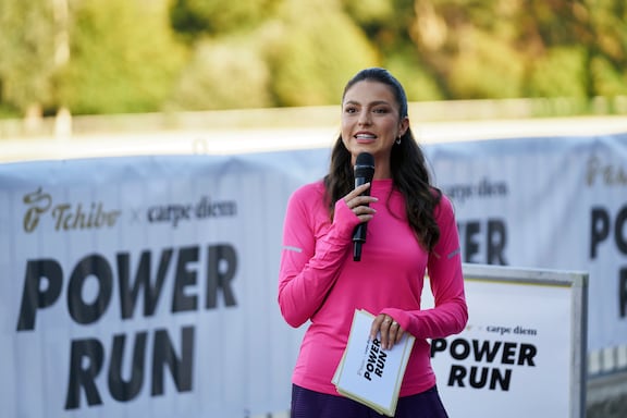 Alina Marzi moderiert den POWER RUN.