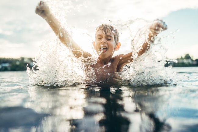 Schwimmendes Kind, Spaß