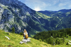 Frau auf einem Berg