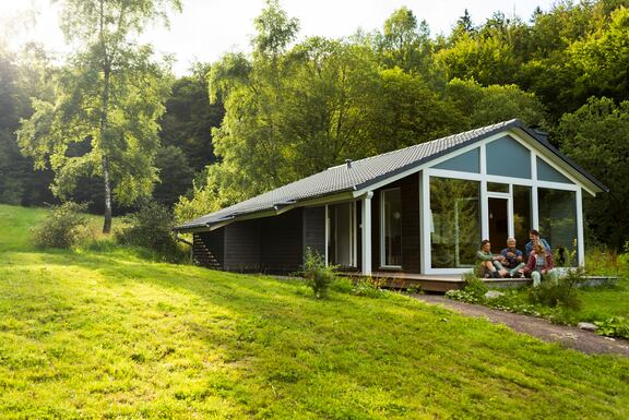 Entspannt in der Feriendorfsiedlung „Lichtung“ mitten im Wald in Thüringen