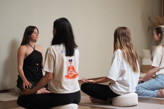 Julia Freidl bei einer Breathwork Session